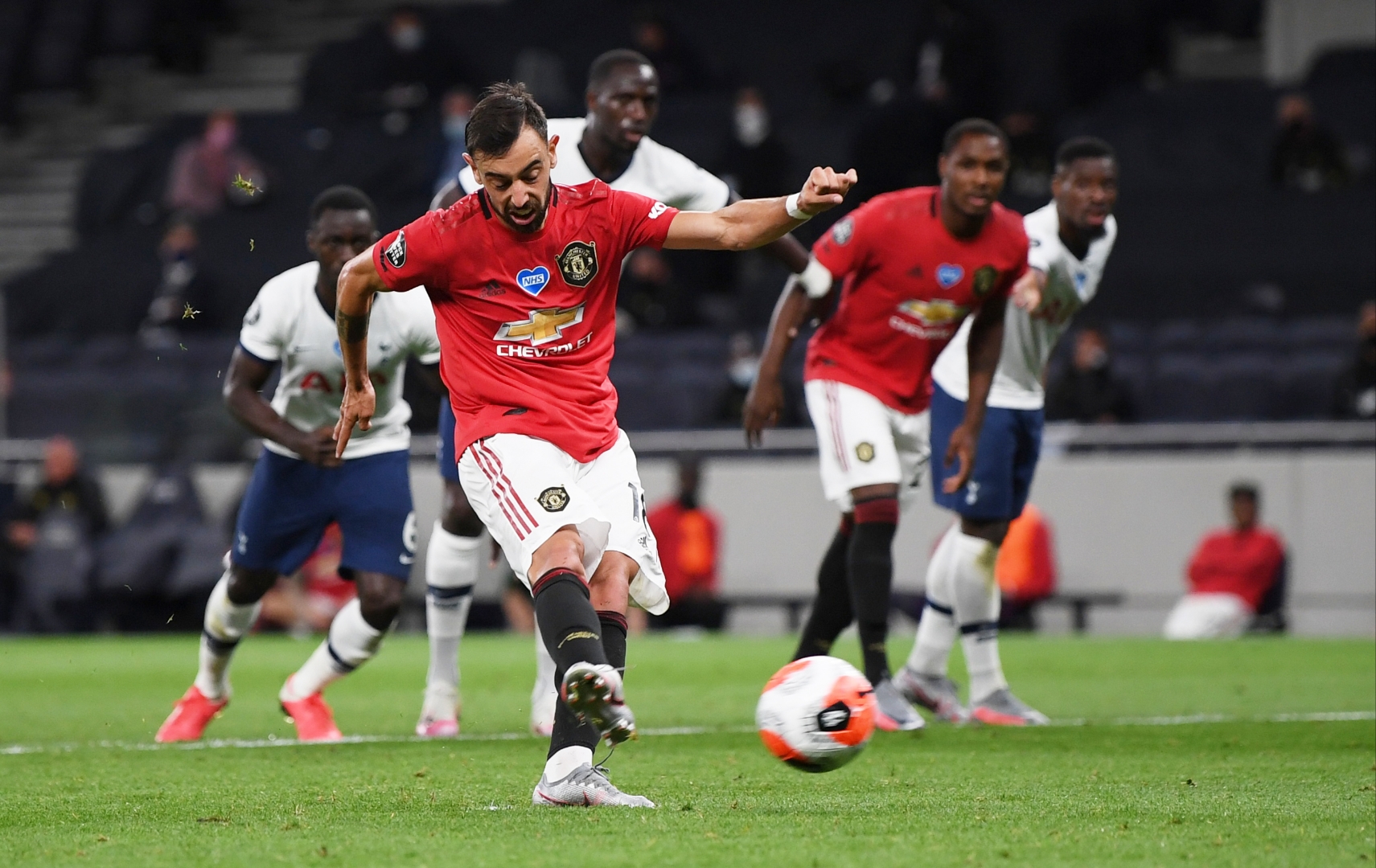 关于赛前英超焦点战;尼斯回应争议;底气十足;临场指挥获称赞的信息 关于赛前英超焦点战;尼斯回应争议;底气十足;临场指挥获称赞的信息