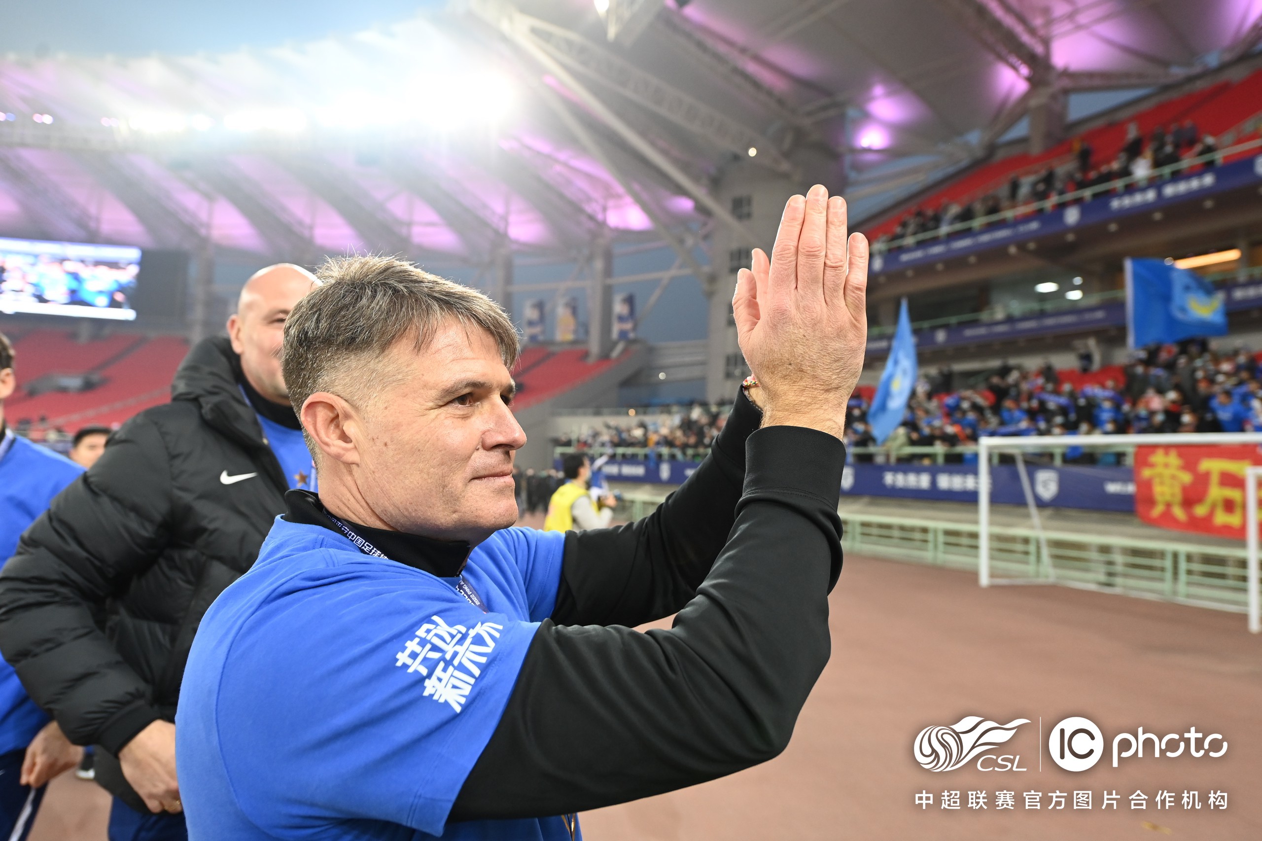 里尔训练开放日；清晨再遭质疑引欢呼；中超在即；年轻球员得到机会的简单介绍