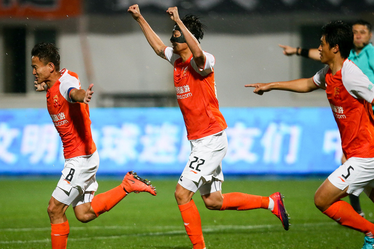 里尔训练开放日；清晨再遭质疑引欢呼；中超在即；年轻球员得到机会的简单介绍