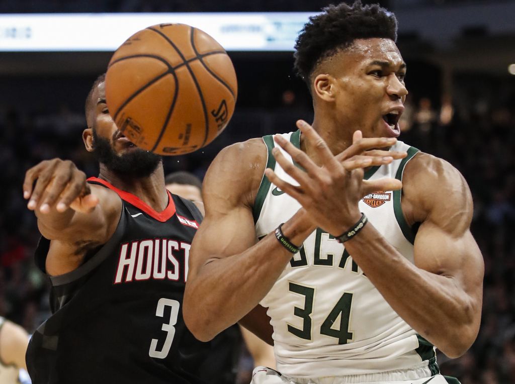 包含加时末段密尔沃基雄鹿备战NBA季后赛；绝杀压哨细节曝光；气氛紧张；细节决定成败的词条